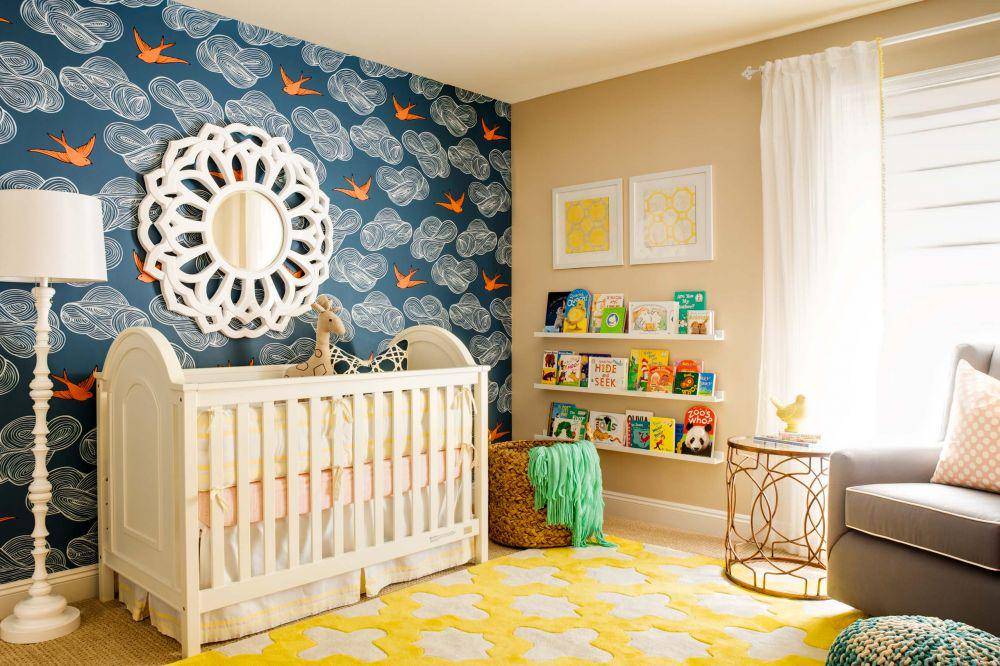 inspirasi penggunaan wallpaper hanya pada satu sisi dinding (houzz.com)