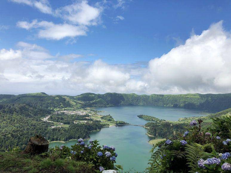 Pulau Azores (unsplash.com/Martin Munk)