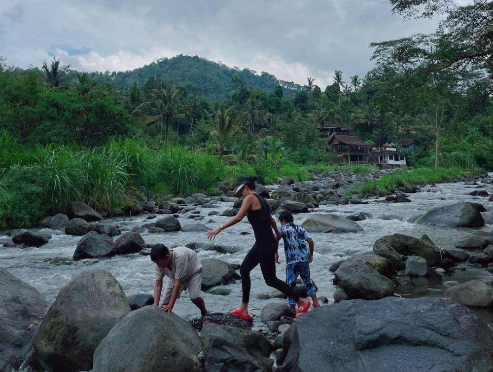 potret Marcella Zalianty dan kedua putranya (instagram.com/marcella.zalianty)