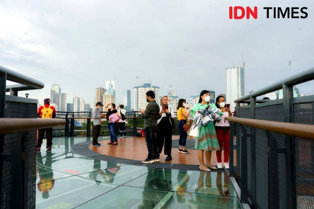 IIustrasi - Skywalk Senayan Park (IDNTimes/Tata Firza)
