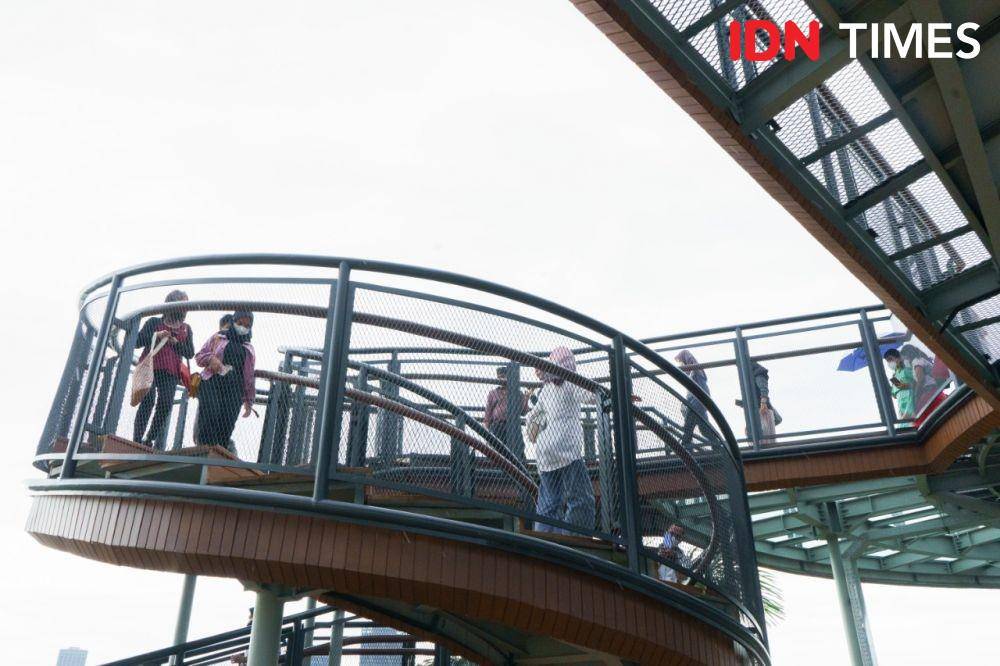 Skywalk Senayan Park (IDNTimes/Tata Firza)