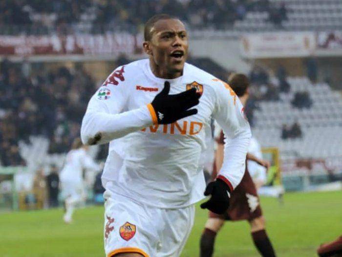 Julio Baptista berseragam AS Roma (asroma.com)