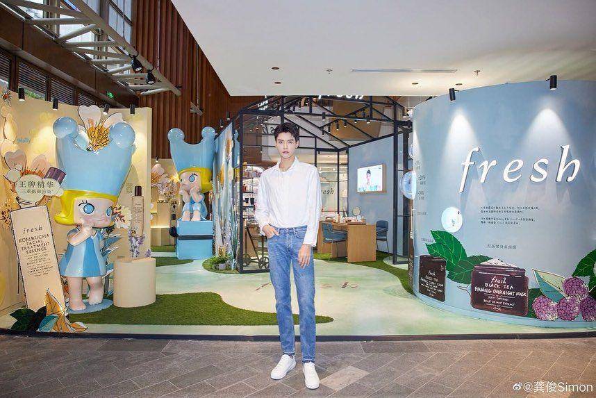 padu padan outfit nuansa putih ala Gong Jun (instagram.com/gongjunhahaha)