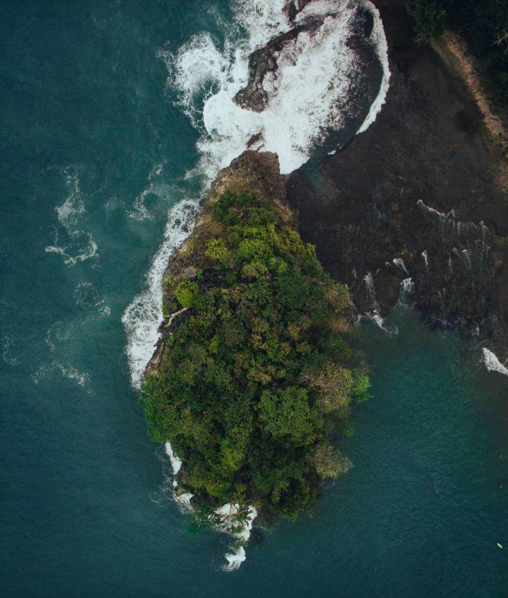 Pantai Madasari (instagram.com/sobar_rdn)