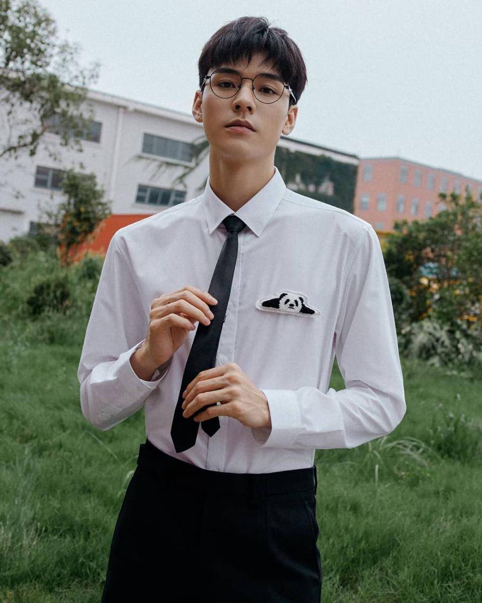 padu padan outfit nuansa putih ala Gong Jun (instagram.com/gongjunhahaha)