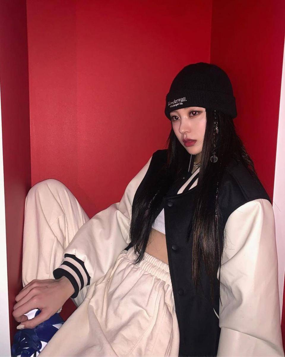 noze black outfit (Instagram.com/nozeworld)