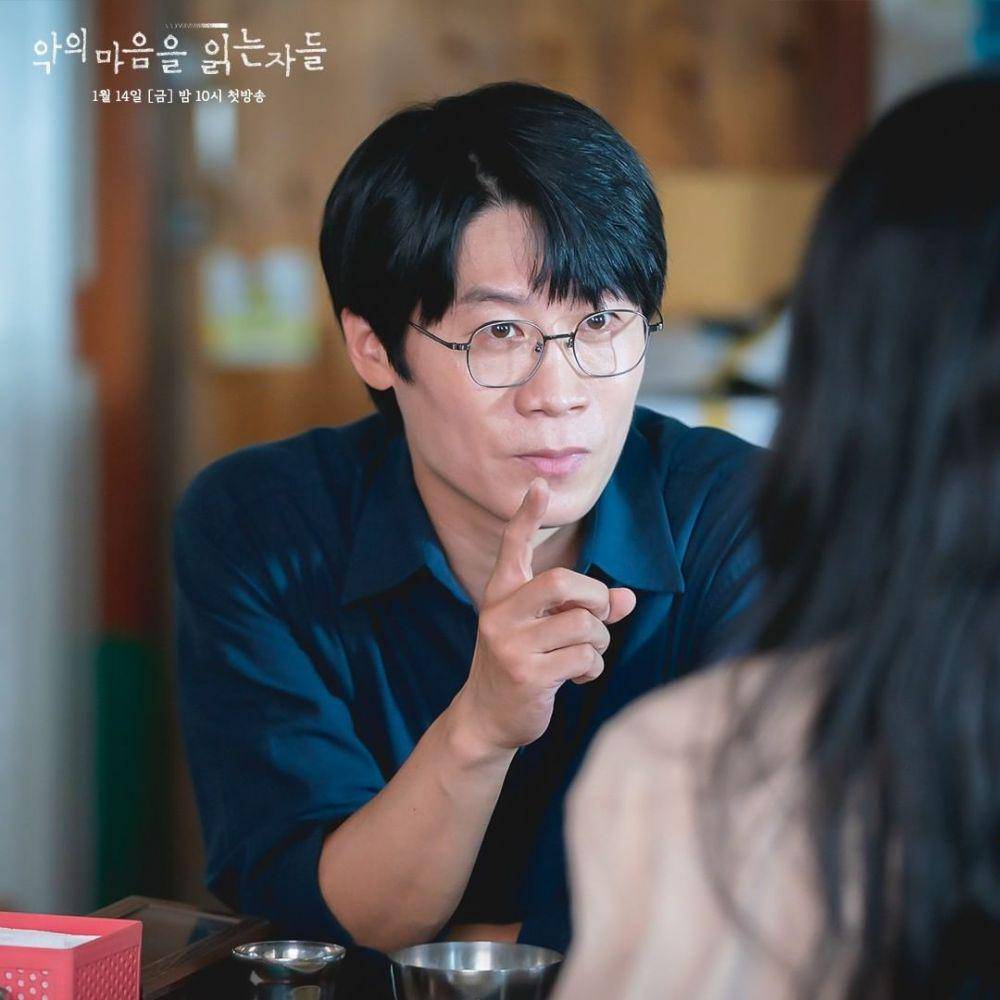 Jin Sun Kyu di drama Through the Darkness (instagram.com/sbsdrama.official)