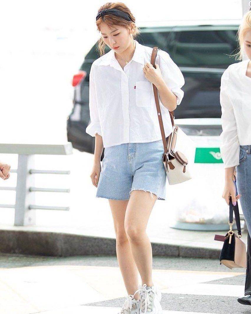kemeja ala member Red Velvet (instagram.com/redvelvetoutfits)