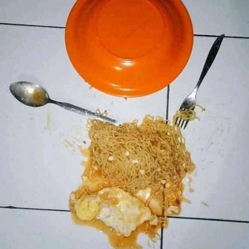 Makanan tumpah (instagram.com/62dagelan)