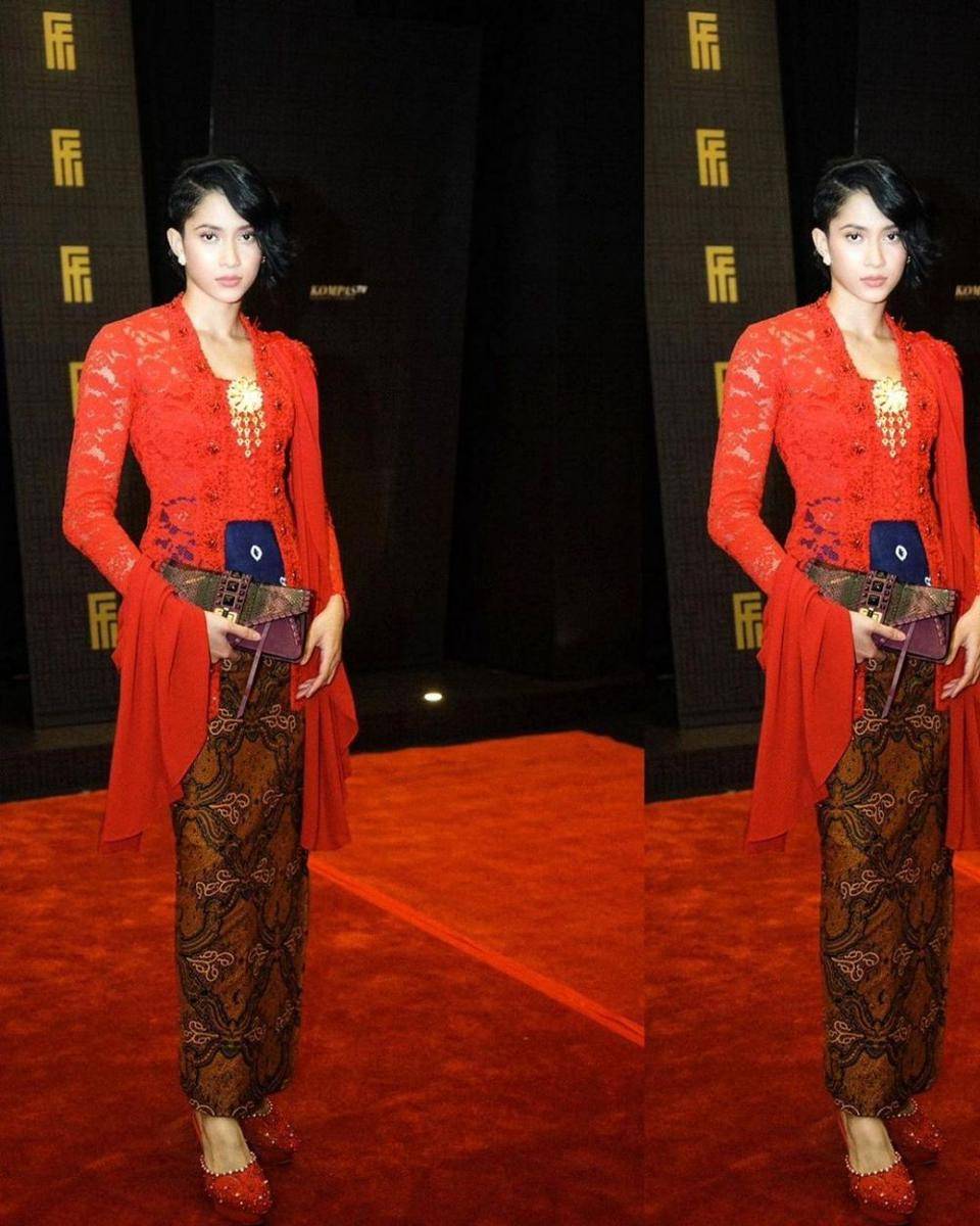 Kebaya Aghniny Haque (instagram.com/aghninyhaque)