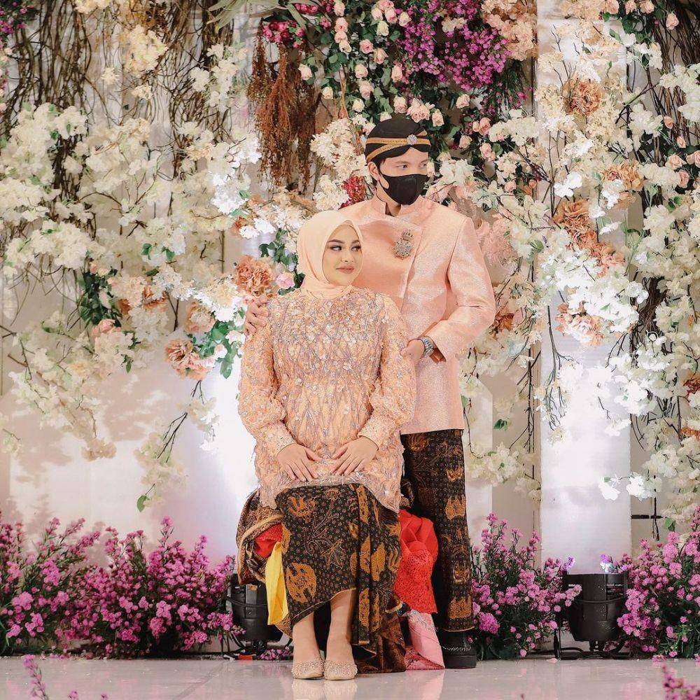 Kebaya Aurel Hermansyah (instagram.com/aurelhermansyah)