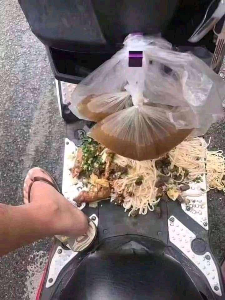 Makanan tumpah (facebook.com/Kris)