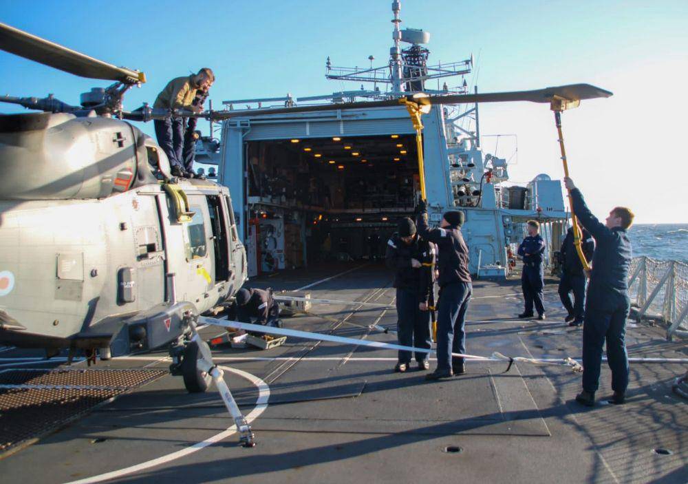 Helikopter pemburu kapal selam milik HMS Northumberland (Twitter.com/HMS Northumberland)