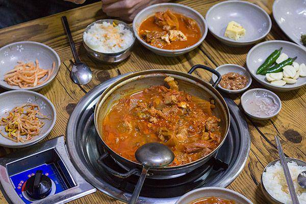 kimchi jjigae (www.goingthewholehogg.com)