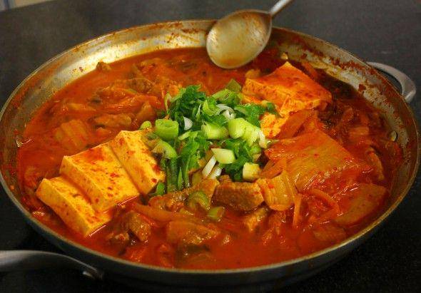 kimchi jjigae (https://www.maangchi.com)