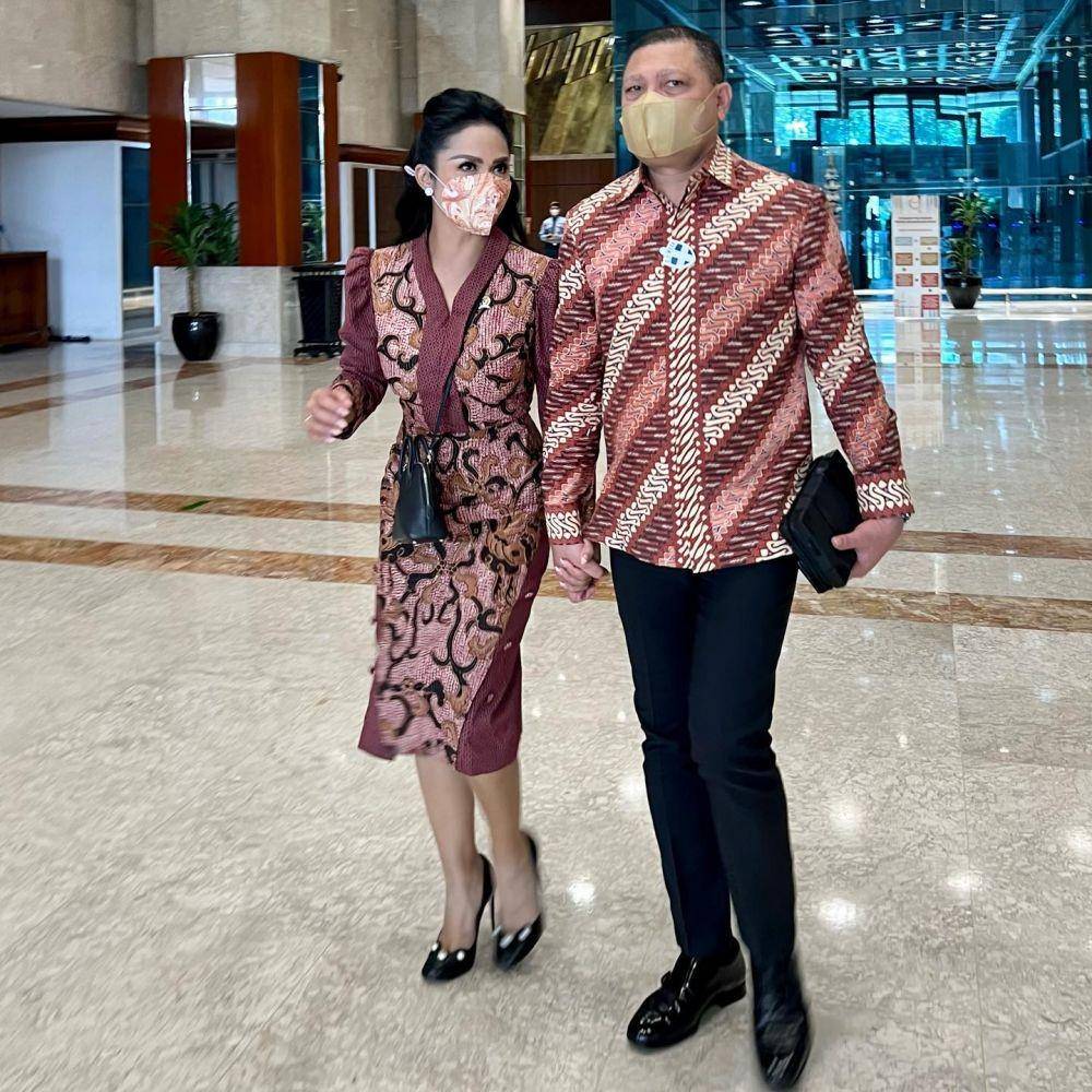 Raul Lemos temani Krisdayanti ke DPR RI (Instagram.com/krisdayantilemos)