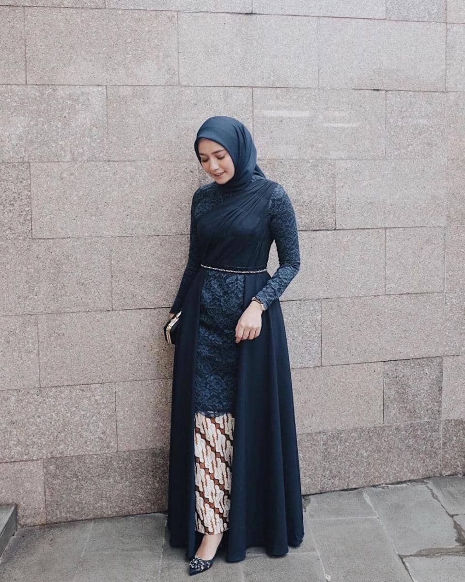 Kebaya Selebgram Mega Iskanti (instagram.com/megaiskanti)
