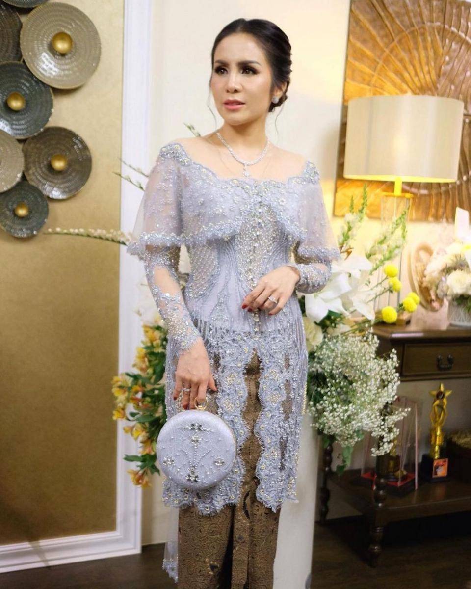 Padu Padan Kebaya dan Tas (instagram.com/myrnamyura)