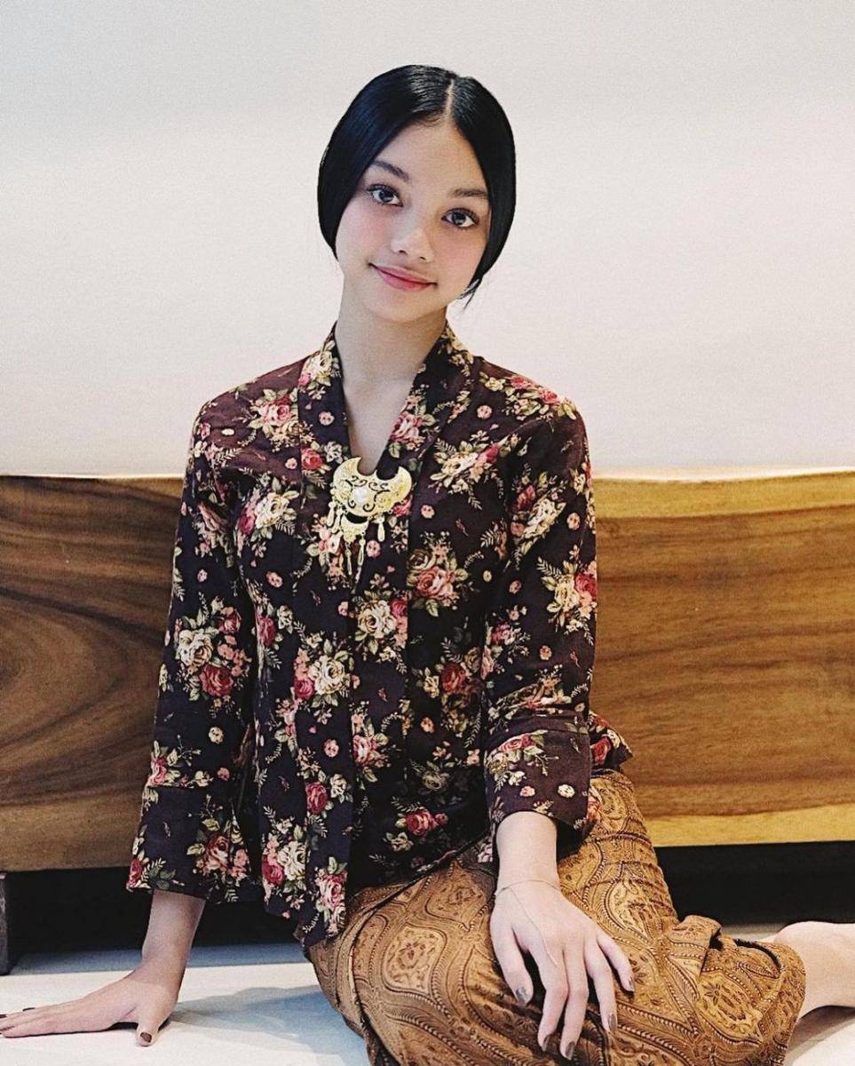Kebaya Naura Ayu (instagram.com/naura.ayu)