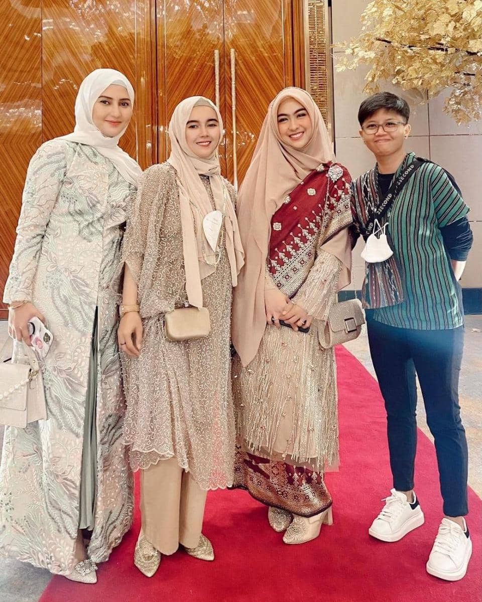 Kebaya Shindy Putri (instagram.com/rara.nawangsih)