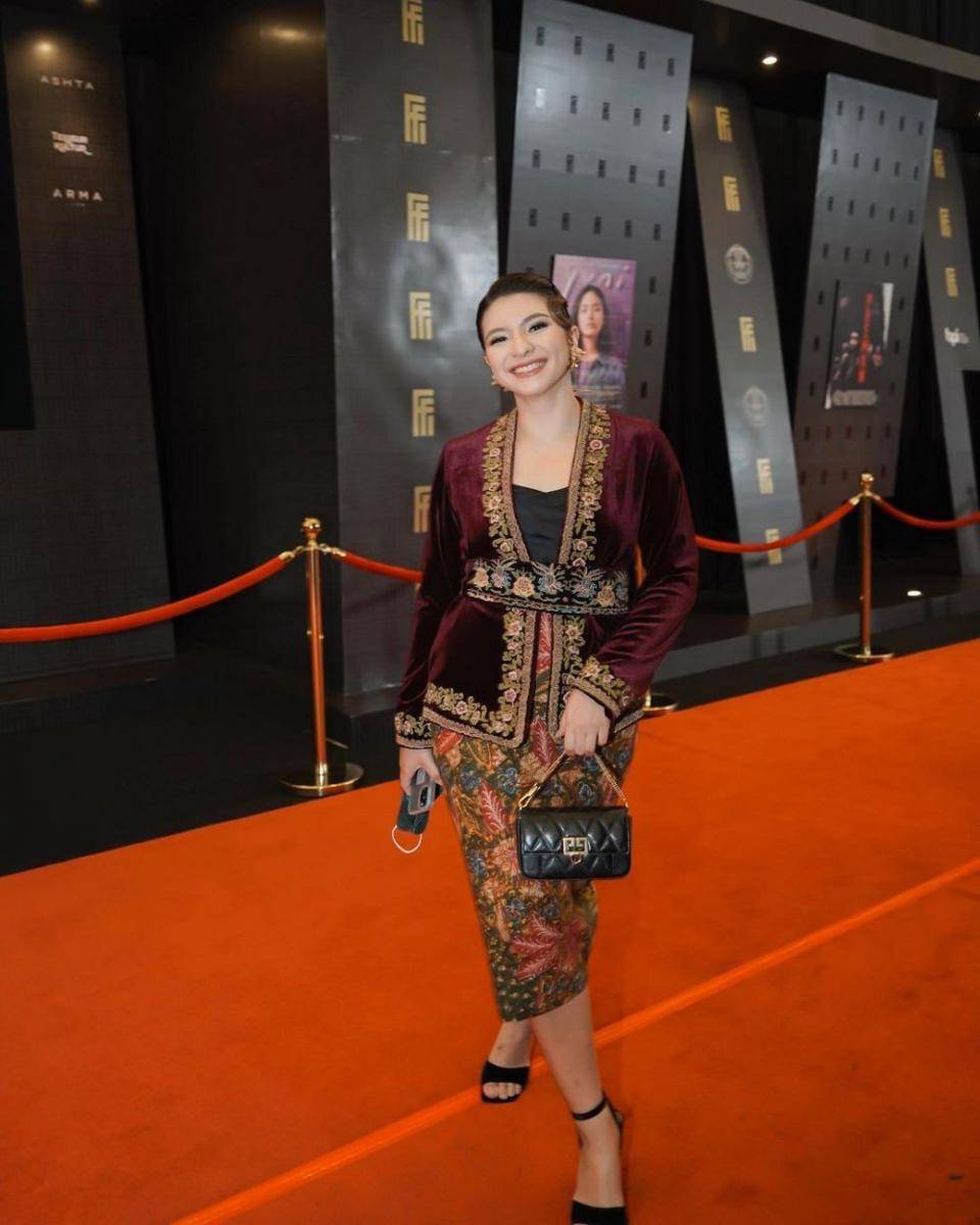 Kebaya Shalom Razade (instagram.com/sharazaaa)