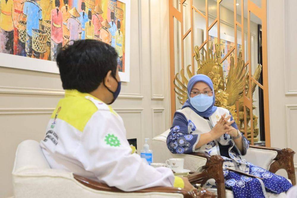Menteri Ketenagakerjaan, Ida Fauziyah saat menerima audiensi Dewan Pertukangan Nasional Perkumpulan Tukang Bangunan Indonesia (DPN Perkasa)  (dok. Kemnaker)