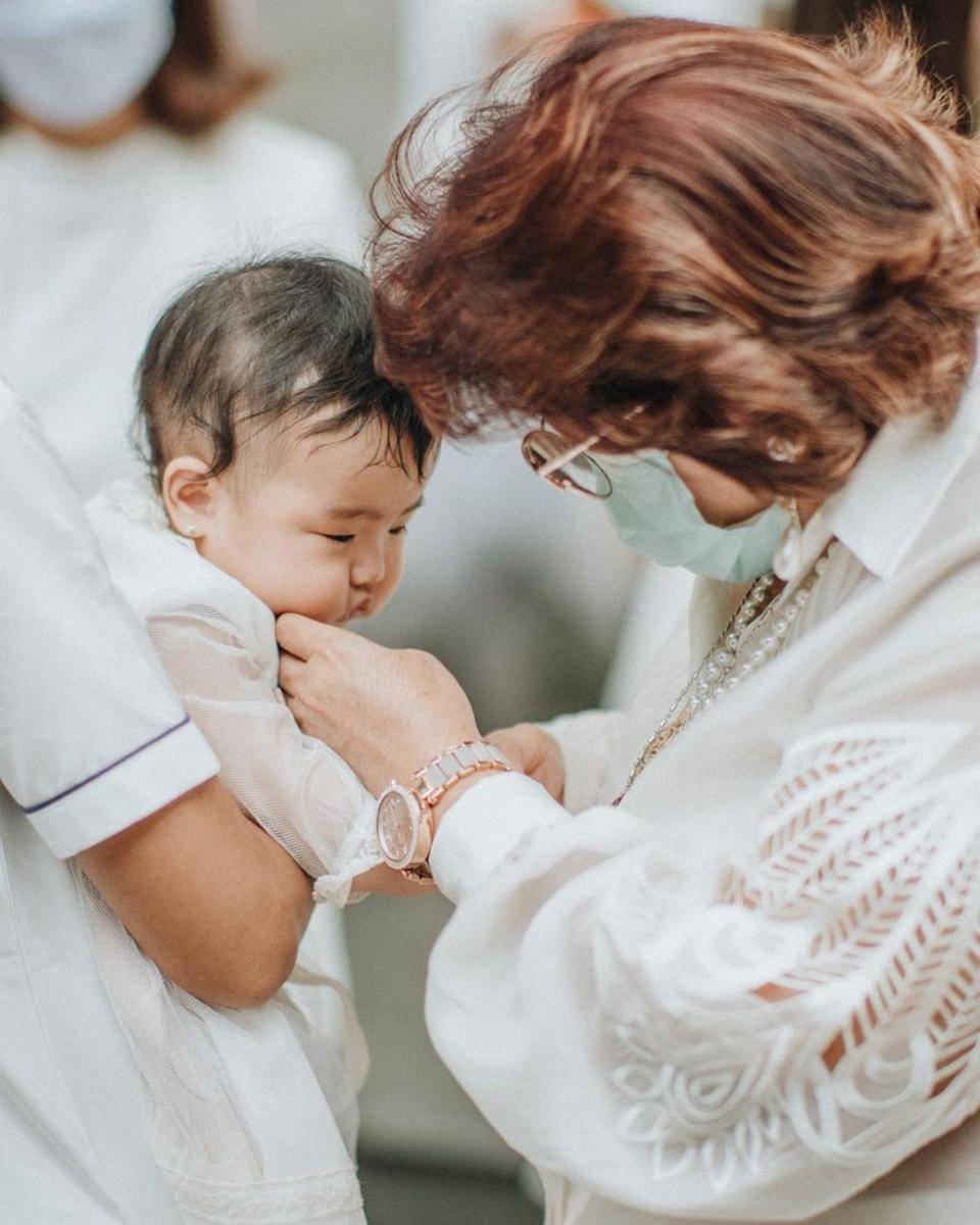 Pembaptisan anak Dion Wiyoko (Rickymueller | Morden.co via Instagram.com/fionaanthony/)
