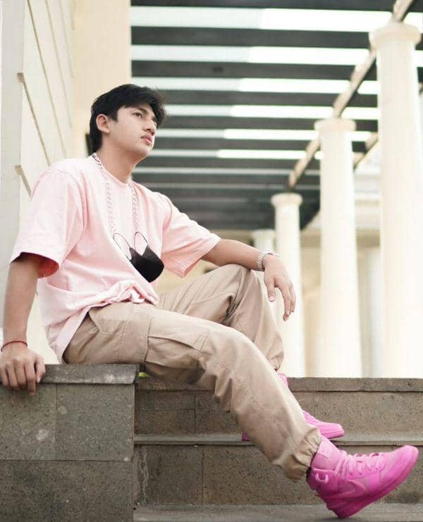 Gaya busana Harris Illanno Vriza (instagram.com/harrisvriza)