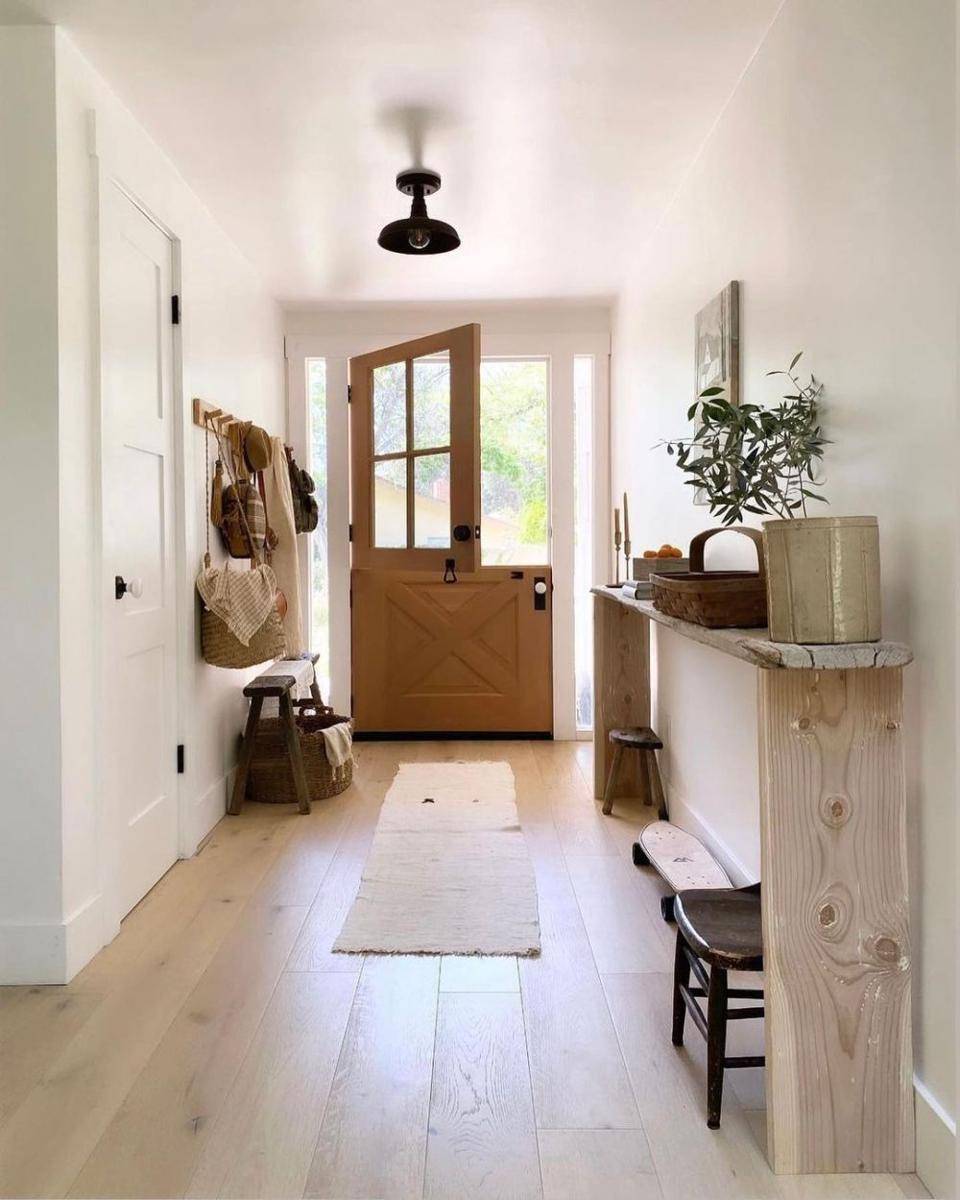 inspirasi dekorasi mudroom (instagram.com/shoppeamberinteriors)