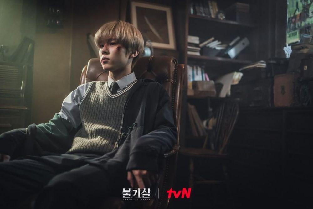 10 Potret Karakter Kim Woo Seok UP10TION di Bulgasal, Jadi Mata-Mata!