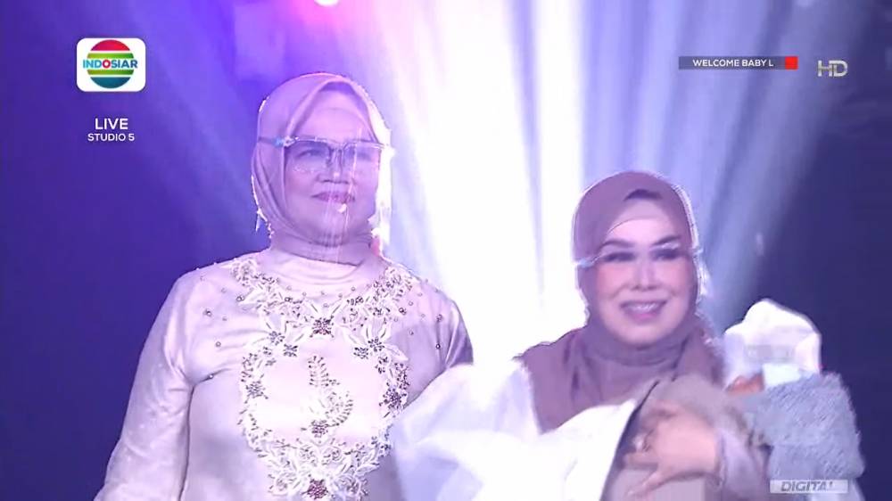 sahabat artis di face reveal baby L (youtube.com/indosiar)