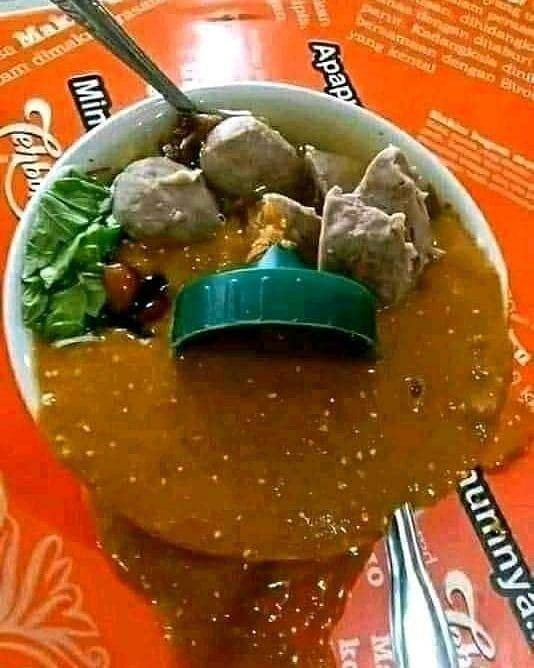 Makanan tumpah (instagram.com/62dagelan)