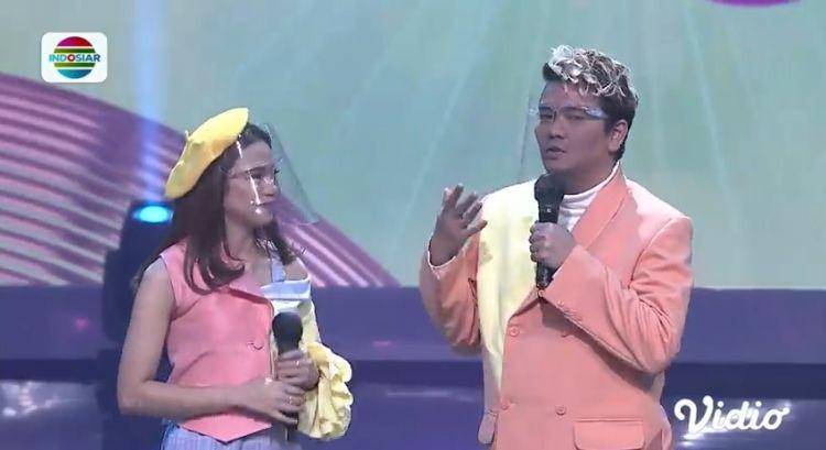 sahabat artis di face reveal baby L (youtube.com/indosiar)