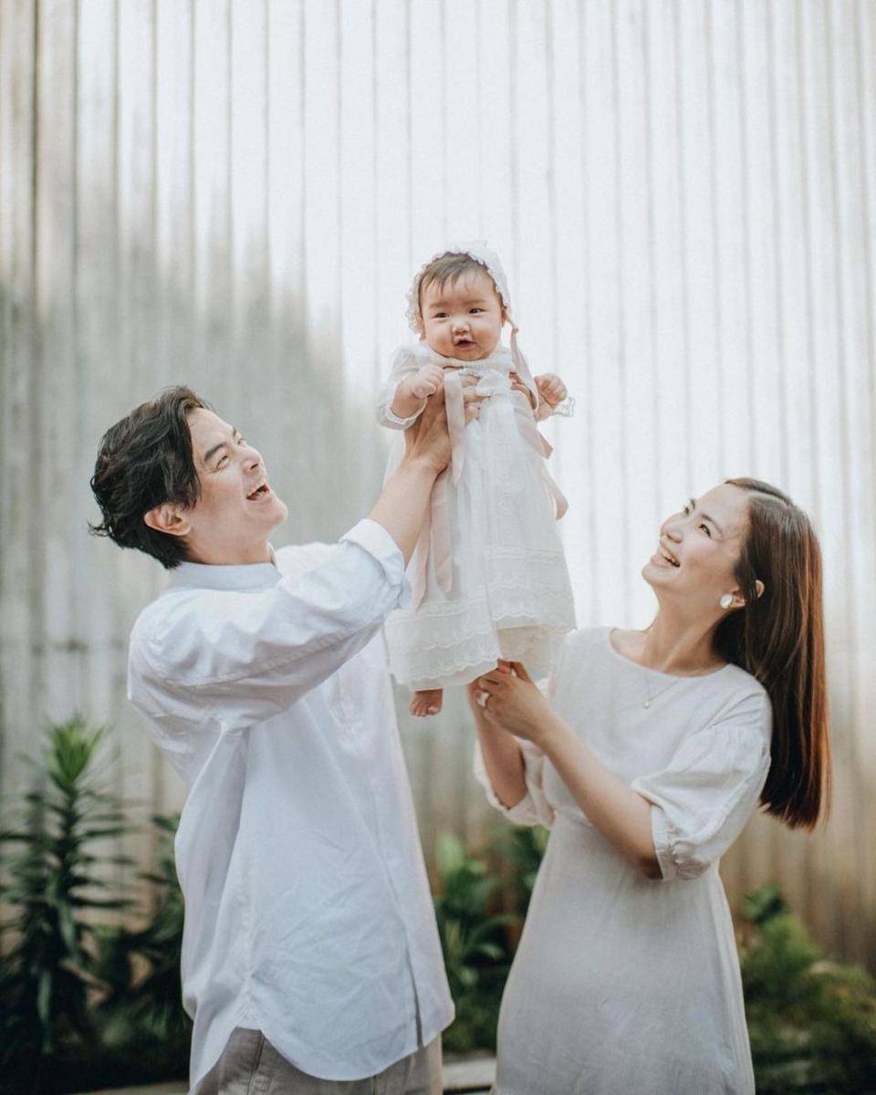 Pembaptisan anak Dion Wiyoko (Rickymueller | Morden.co via Instagram.com/fionaanthony/)