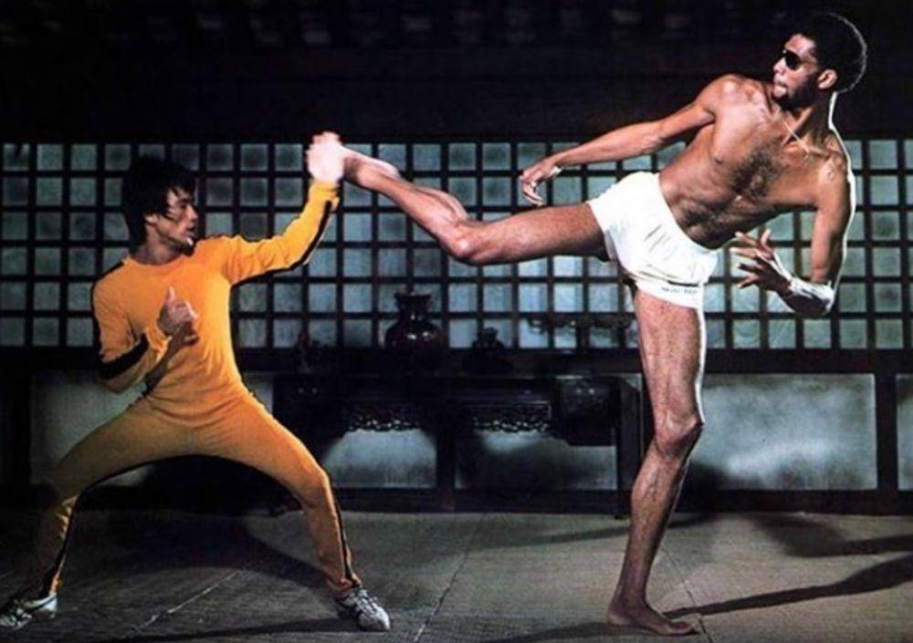Bruce Lee dan Kareem Abdul Jabbar bertarung dalam film Game of Death yang rilis pada 1972. (dok. Golden Harvest/Game of Death)