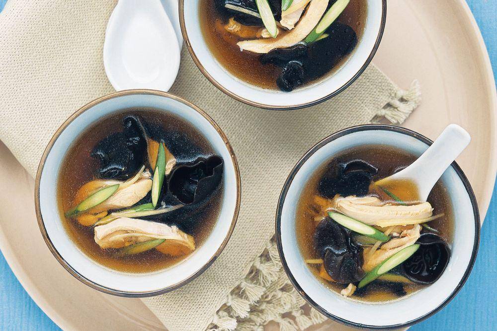 Sup ayam jamur kuah jahe (taste.com.au)