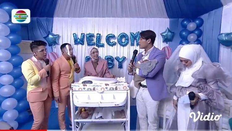 sahabat artis di face reveal baby L (youtube.com/indosiar)