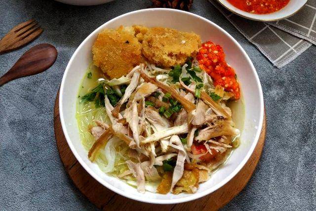 soto lenthok (instagram.com/zona.makanan)