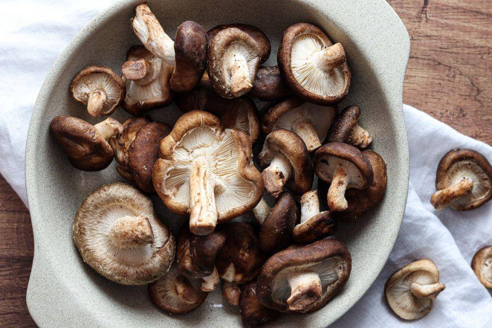 Merendam jamur shiitake (lickingplates.com)