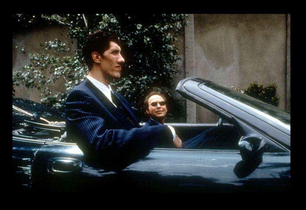 Gheorghe Muresan berakting dalam film My Giant. (dok. Columbia Pictures/My Giant)