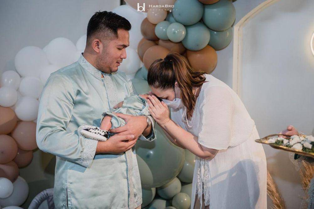 potret keluarga Kesha Ratuliu (instagram.com/monaratuliu)
