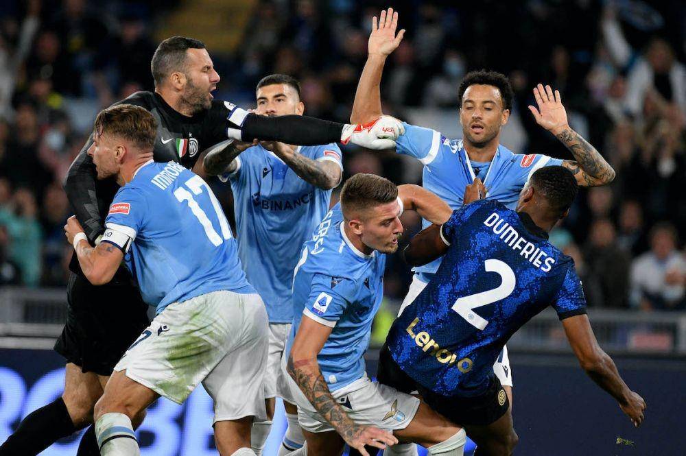 Inter Milan melawan Lazio. (thelaziali.com).