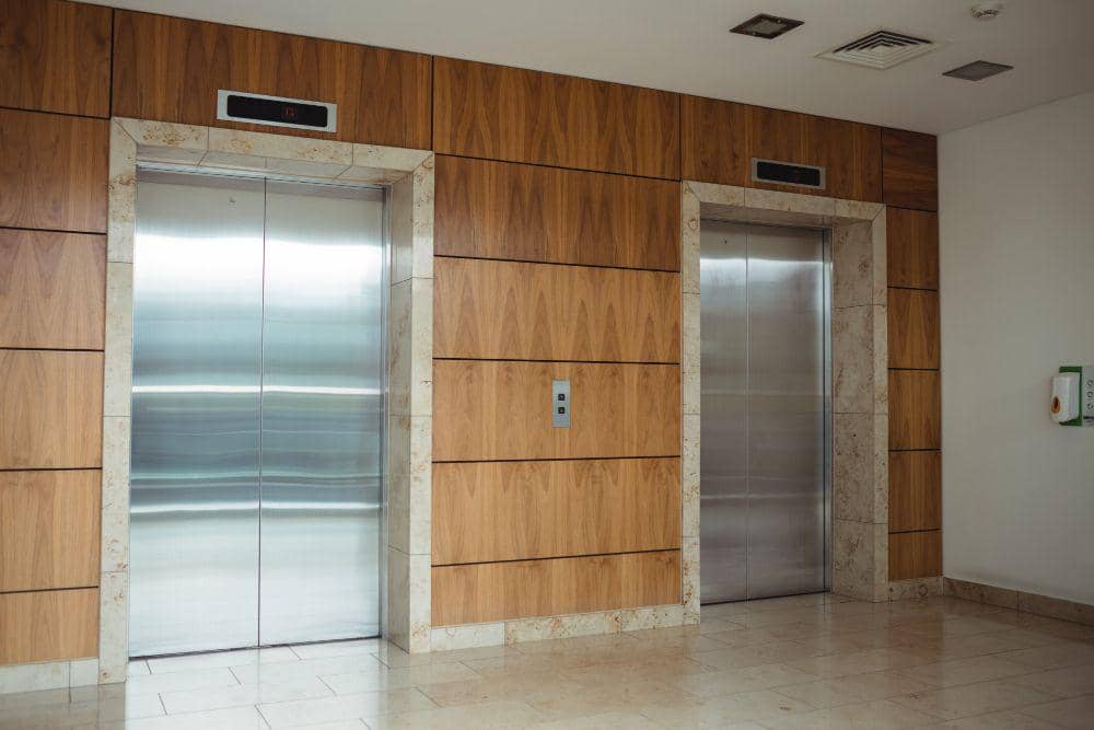 ilustrasi elevator (freepik.com/wavebreakmedia_micro)