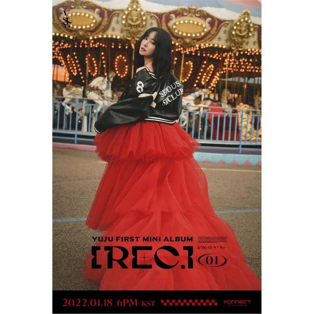 Yuju di konsep foto pertama untuk mini album pertamanya, REC (instagram.com/yuju_konnectent)