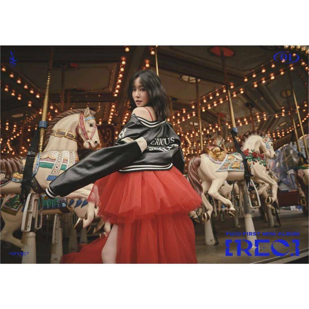 Yuju di konsep foto pertama untuk mini album pertamanya, REC (instagram.com/yuju_konnectent)