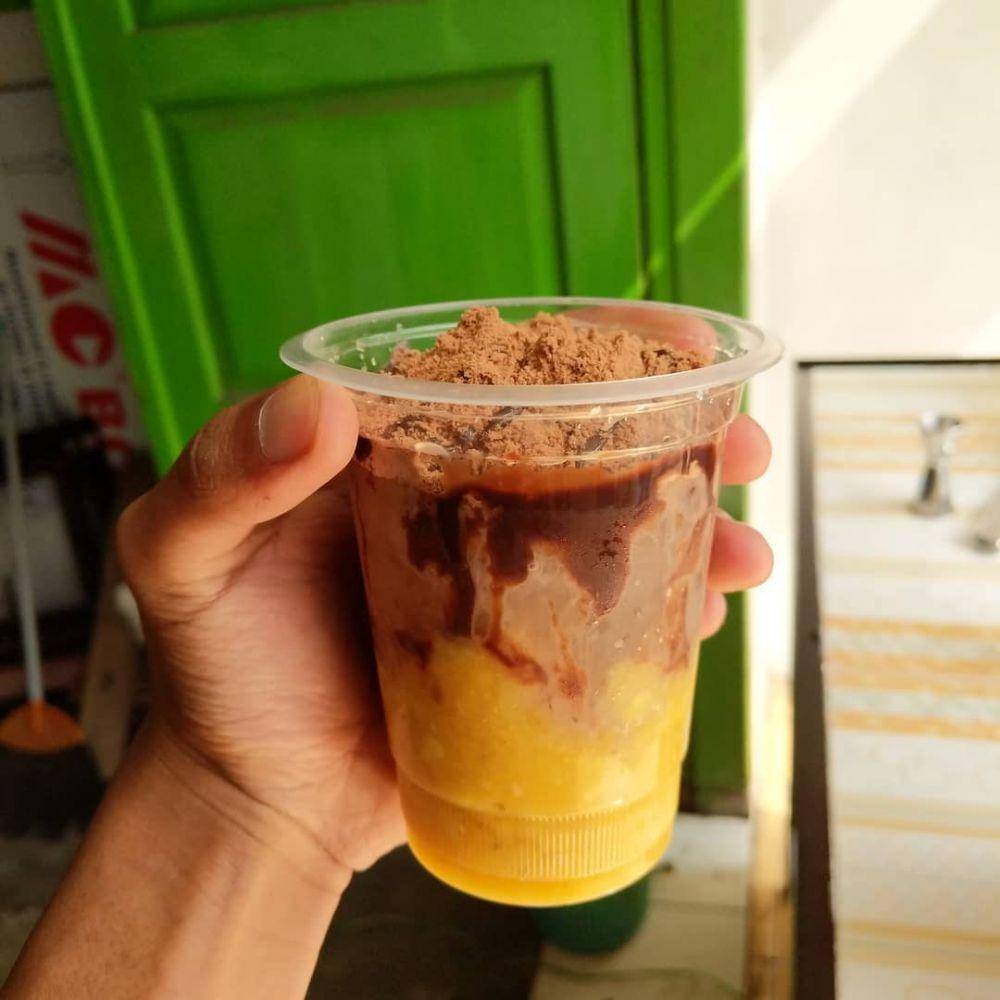 Es pisang kocok (instagram.com/two.kang_ngocok)