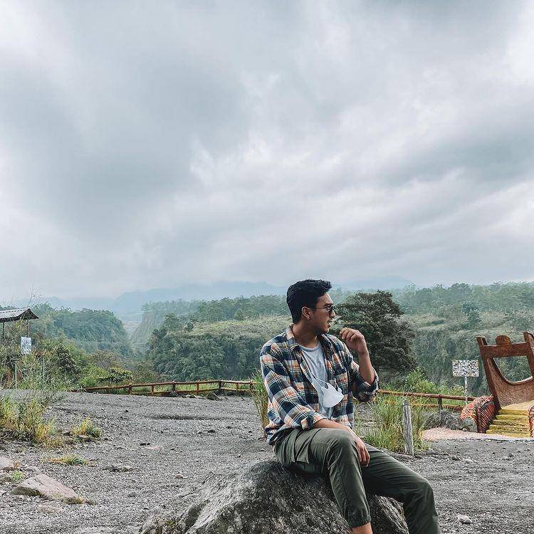 Ide padu padan kasual ala Ibrahim Risyad (instagram.com/ibrhmrsyd)