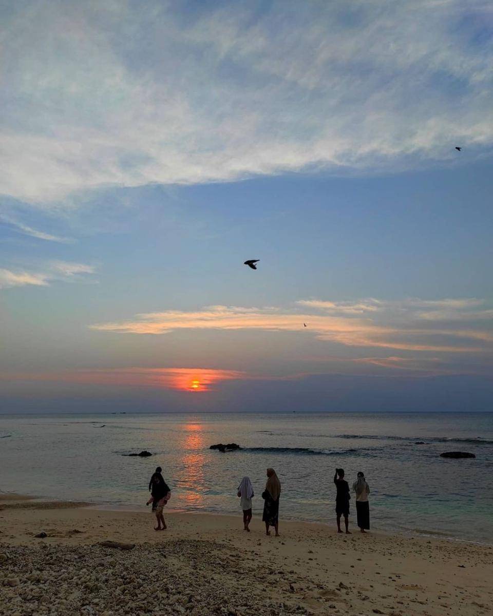 Suasana sunset di Pantai Tanjung Lesung, Pandeglang, Banten (instagram.com/dimul75)