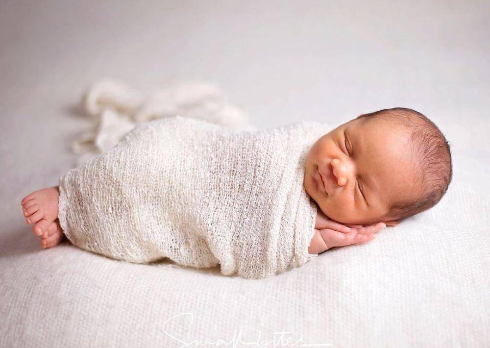 pemotretan newborn baby Leslar (Instagram.com/rizkybillar)