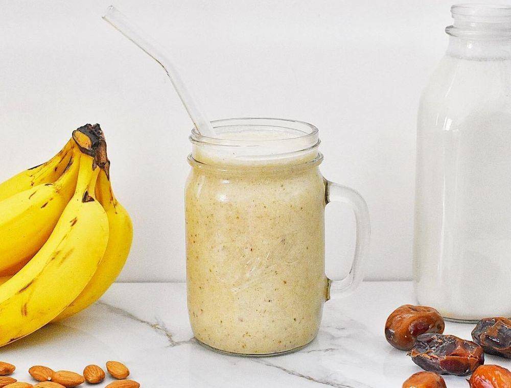 Ilustrasi minuman berbahan dasar pisang (instagram.com/holisticlyss)
